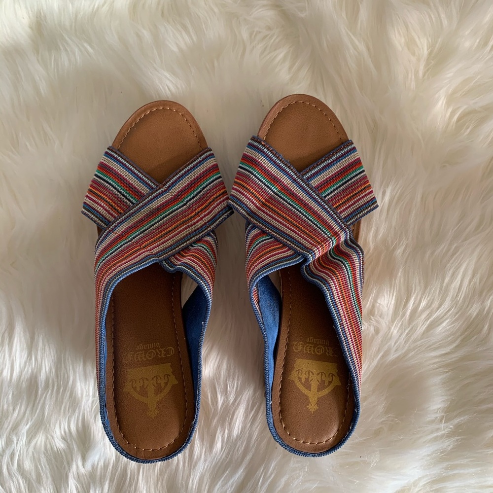 🌸Crown Vintage Sandals